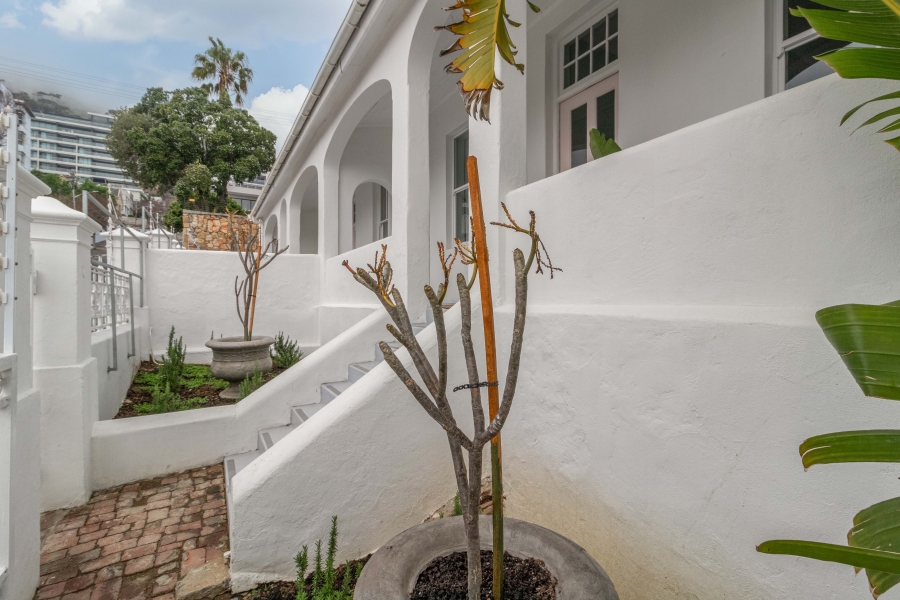 To Let 2 Bedroom Property for Rent in Sea Point Western Cape